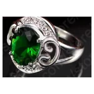 Green oval ring - silver - CZs - size 8.